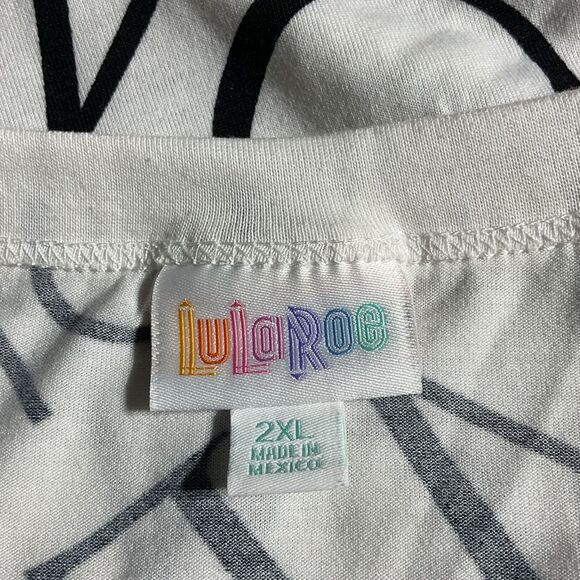 LuLaRoe White All Over City Text Print Top - Picture 10 of 11